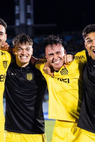 Los Jugadores Del Manya Sacan Chapa Tras El Triunfo Sobre Liverpool Peñarol Ganó Porque Es