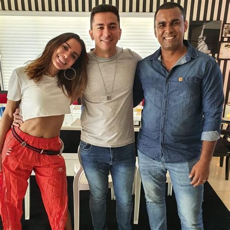 Após susto fama repentina irmão de Anitta abre perfil no Instagram