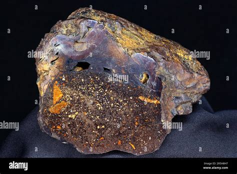 brown iron ore close  sample  iron ore hematite  limonite