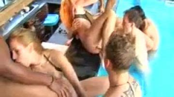 Feest Bij Het Zwembad Word Een Seks Orgie Porn