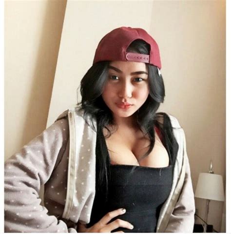 Foto HOT No Cencored Pamela Safitri Toket Gede Tanktop Biru Hot Abis Part 2 HOT MODEL UNCENSORED