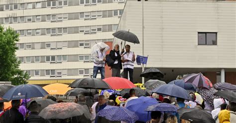 Vosges Remiremont Pr S De Personnes Manifestent Leurs Craintes