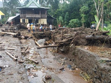 Banjir Bandang Terjang Sebuah Desa Di Kaki Gunung Klabat Minahasa Utara