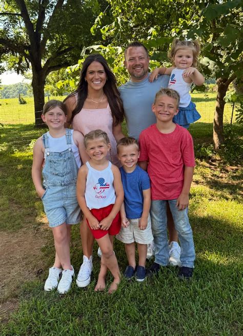 ‘Bringing Up Bates’ Alum Zach Bates & Wife Whitney Expecting Baby #6