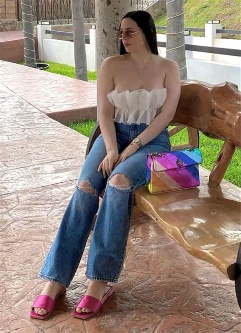 Pin By Nazaret On Guardado R Pido In Female Clothes Outfits Cute Simple Outfits Latina