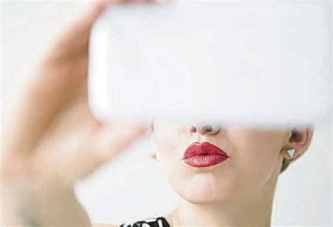 Sending Nude Selfies Is An Everyday Act It Doesn T Mean Consent