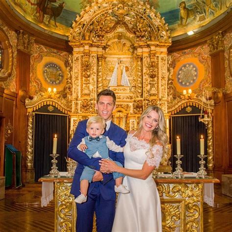 Karina Bacchi E De Qual Igreja - Karina Bacchi mostra casamento na igreja