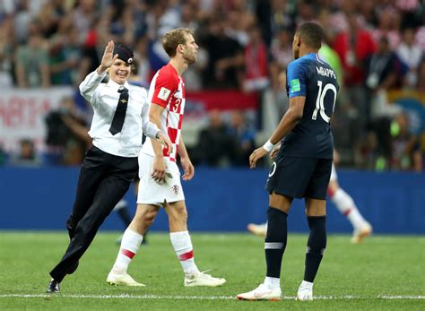 Pussy Riot foi responsável pelo momento mais político da Copa do Mundo CLAUDIA