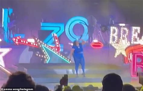 Lizzo Shows Off Her Curvaceous Behind In A Very Revealing Neon Orange Bikini Daily Mail Online