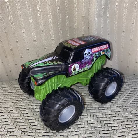 MATTEL HOT WHEELS Monster Jam Truck Rev Tredz Grave Digger échelle EUR PicClick FR