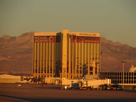 File:Mandalay Bay Resort and Casino from McCarran International Airport