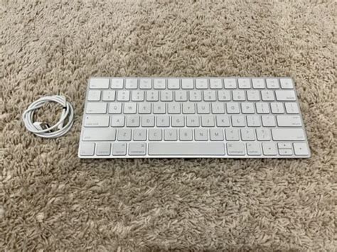 Купить Клавиатура APPLE MAGIC KEYBOARD, SILVER/WHITE /qwerty Bluetooth ...