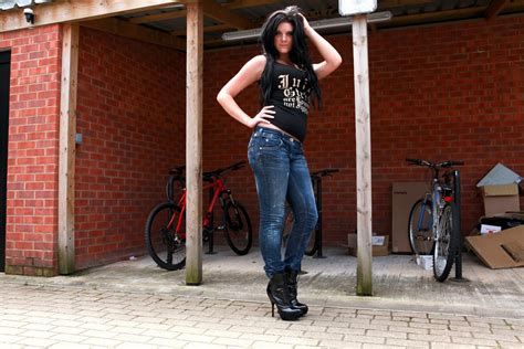 Busty College Babe Emma Leigh Improves Her Great Fuck Skills Photos