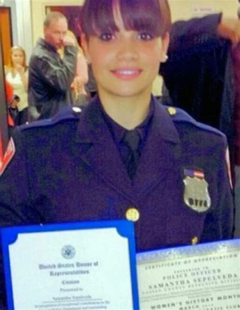 La Polic A Hot Que Posa En Lencer A Er Tica Infobae