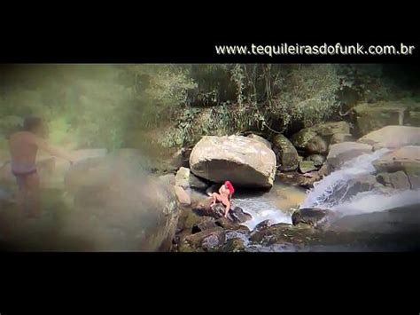 Débora Fantine Teniendo sexo con una amiga en la Cascada XVIDEOS