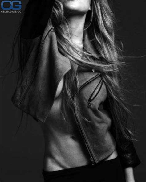 Lindsay Lohan Nude Pictures Onlyfans Leaks Playboy Photos Sex Scene Uncensored