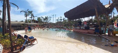 HOT BEACH Para aniversariantes e moradores de Olímpia o Parque Aquático tem promoção o ano