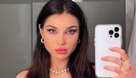 Natsu Pozuje W Bikini Fani Zbieraj Szcz Ki Z Pod G Jak Gor Co Foto Gwiazdy Maxx News