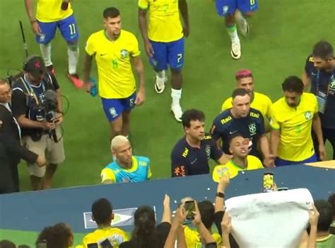 Torcedor Joga Pipoca Em Neymar E Jogador Se Revolta Veja V Deo