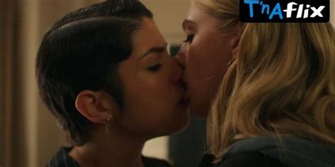 Ella Lily Hyland Lesbian Scene In Fifteen Love Tnaflix