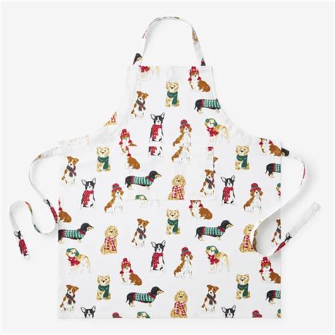 12 Best Christmas Aprons That Are Festive And Practical 2023