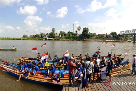 Lomba Sampan Meriahkan Hut Ke Ri Di Kapuas Hulu Antara News