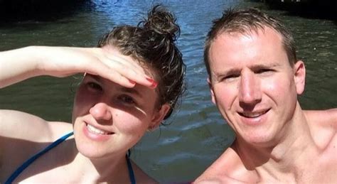 Scopre Che Il Fidanzato Ha Un Amante E Pubblica Su Facebook Le Foto Hot Della Rivale Guarda