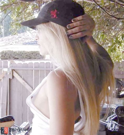 Remarkable Beach Nipslip By Voyeur TROC ZB Porn