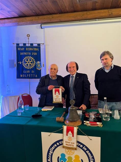 Quindici Molfetta Il Critico Darte Pietro Marino Al Rotary Di