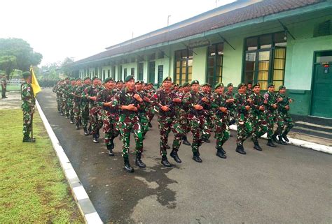 Cermin Kedisiplinan Prajurit Yonarmed Kostrad Laksanakan Latihan