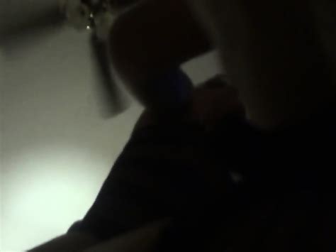 Un Mec Chanceux Baise Avec Deux Femmes Excitees Dans Un Trio Amateur Chaud