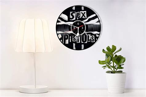 Sex Pistols часы из виниловой пластинки с VinylLab