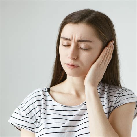 Лечение острого отита у взрослых и детей: что делать, если болит ухо