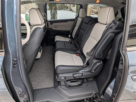 MONTHLY RENTAL FOR 7-SEATER HONDA ODYSSEY – Hanoi Car Rental