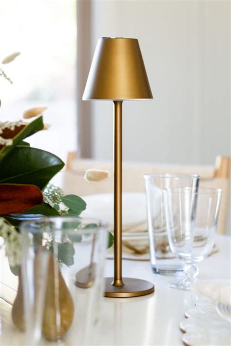 Thanksgiving Table Setting With Magnolia Leaf Centerpiece Zevy Joy