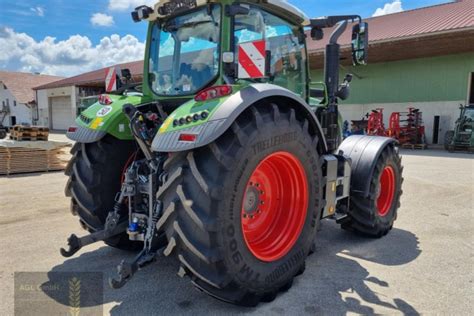 514 Stunden Fendt 724 Vario S4 Profi Plus für 196 350 Euro