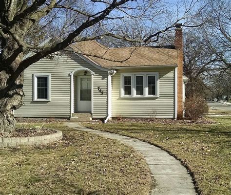 745 Brown St Sw Hutchinson Mn 55350 Zillow