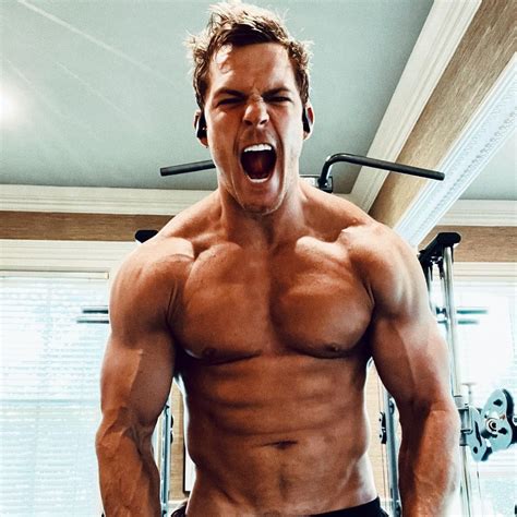 Alan Ritchson Bio, Net Worth, Wife, Kids, Height, Movies and TV Shows