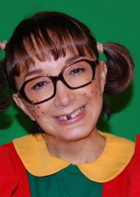 Elogian a la Chilindrina tras posar en bikini a sus años