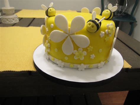 Bumble Bee Reveal The Sex Of The Baby Cake CakeCentral