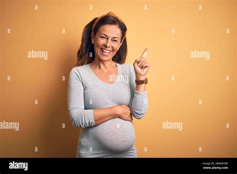 Dicker Bauch Frau Mature Fotos Und Bildmaterial In Hoher Aufl Sung Alamy