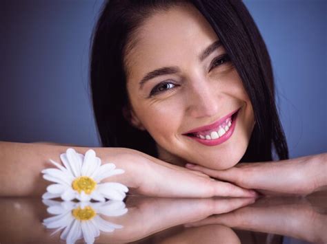 Premium Photo Portrait Of Smiling Brunette Woman Looking At Camera Beauty Concept