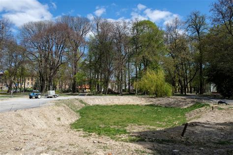 Rzeszów Przybywa roślin w parku przy ul Dąbrowskiego w Rzeszowie