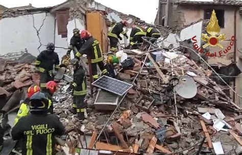 Il papà del 18enne estratto dalle macerie a Canale Ho scavato a mani nude fino al suo viso