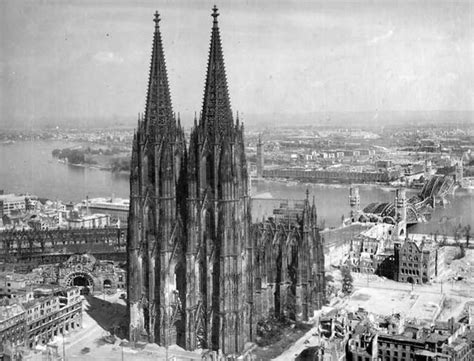 Pensées sans ordre — wwiiimages: Cologne Cathedral, 1945 [Source]