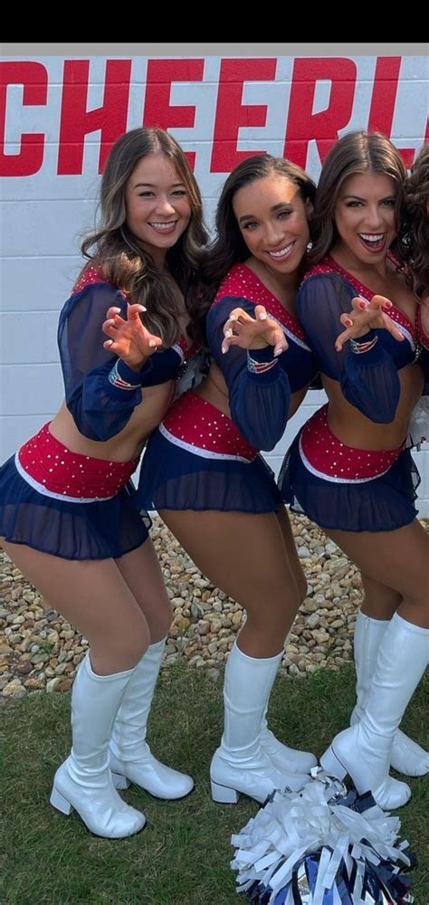 Pin By Tyler Tornado On Hottest Cheerleaders Hot Cheerleaders New