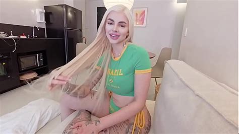 LATINA TETONA SE CORRE FUERTE EN UNA ENTREVISTA POV LA PETITE GOSTOSA