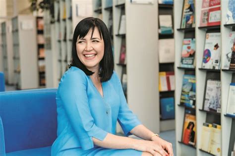 Ирена Тодорова, преподавател по политически науки в Нов български ...