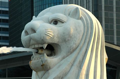 File:Merlion Closeup Large.JPG - Wikitravel Shared