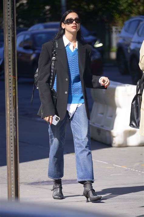 Instagrammers are taking photos of the iconic 2nd street nyc 7